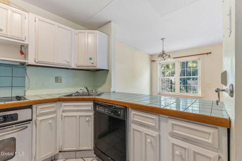 15 Kensington Square Cohoes NY 12047
