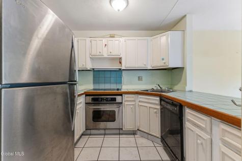 15 Kensington Square Cohoes NY 12047