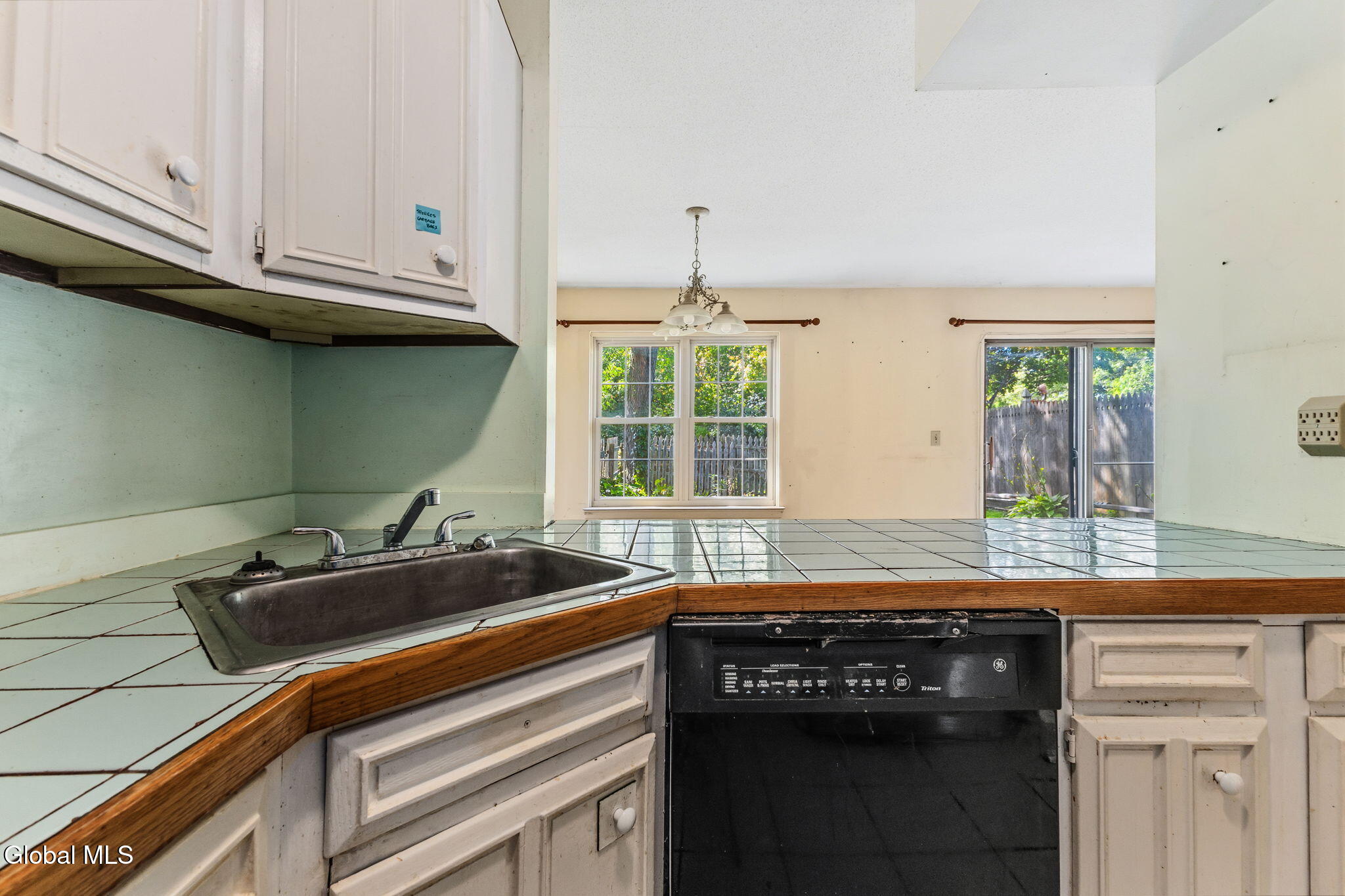 15 Kensington Square Cohoes NY 12047