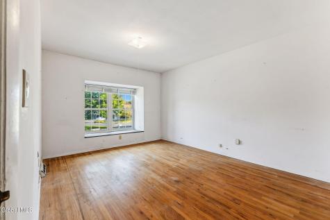 15 Kensington Square Cohoes NY 12047