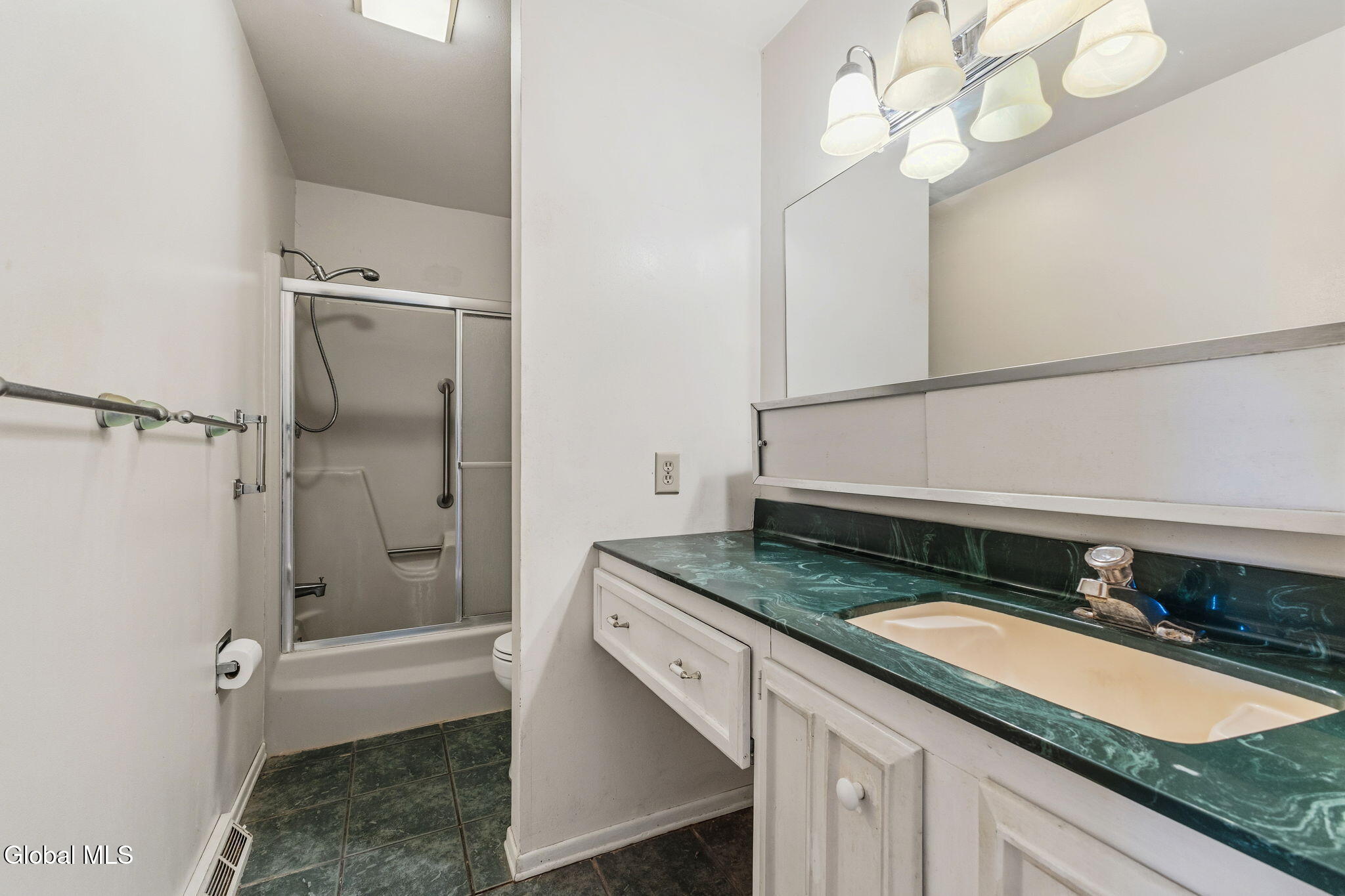 15 Kensington Square Cohoes NY 12047