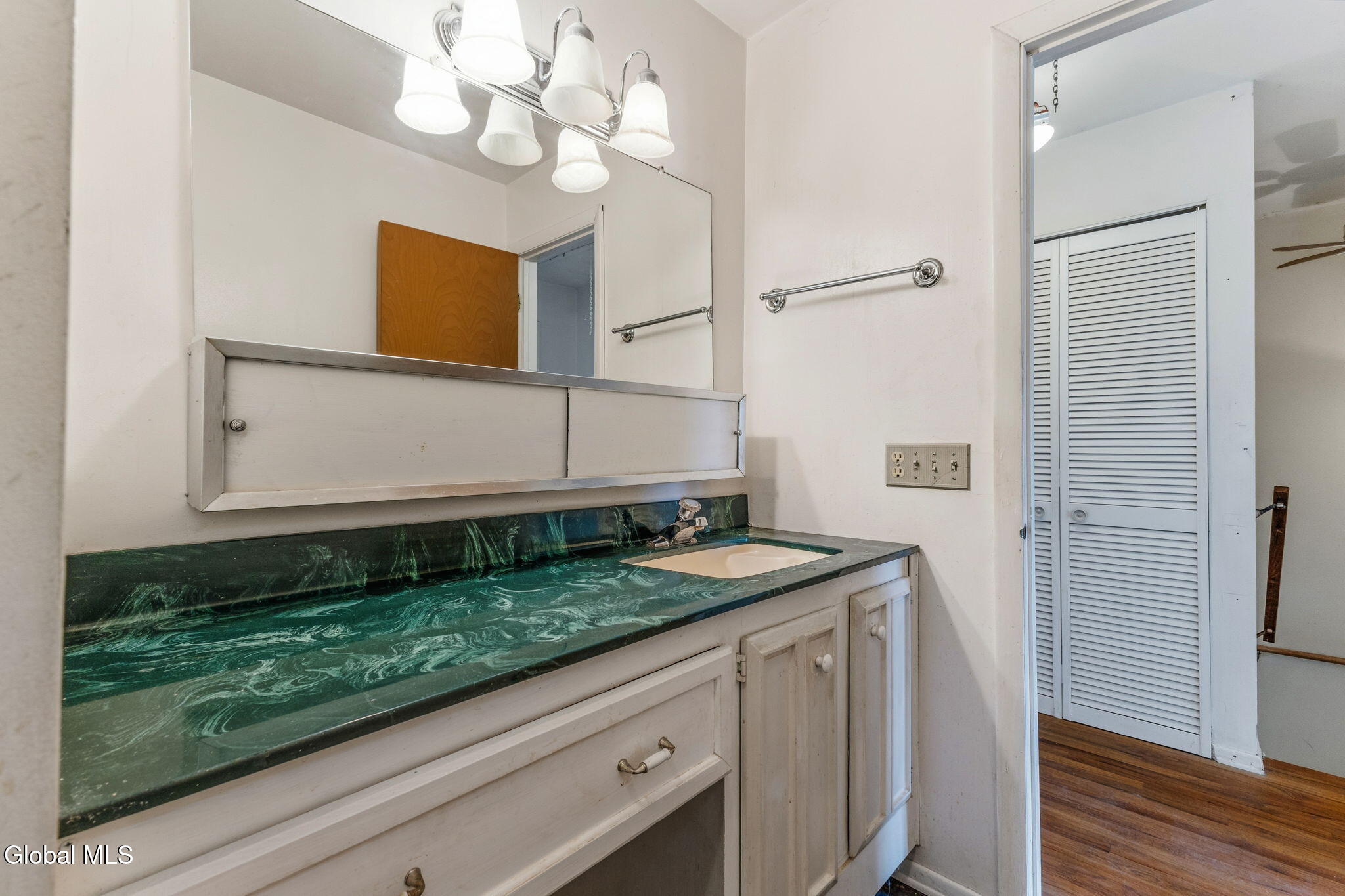 15 Kensington Square Cohoes NY 12047