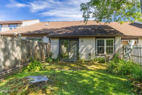 15 Kensington Square Cohoes NY 12047