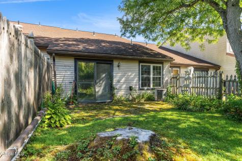 15 Kensington Square Cohoes NY 12047