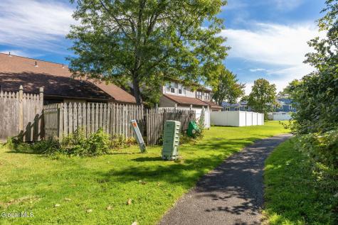 15 Kensington Square Cohoes NY 12047