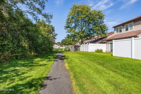 15 Kensington Square Cohoes NY 12047
