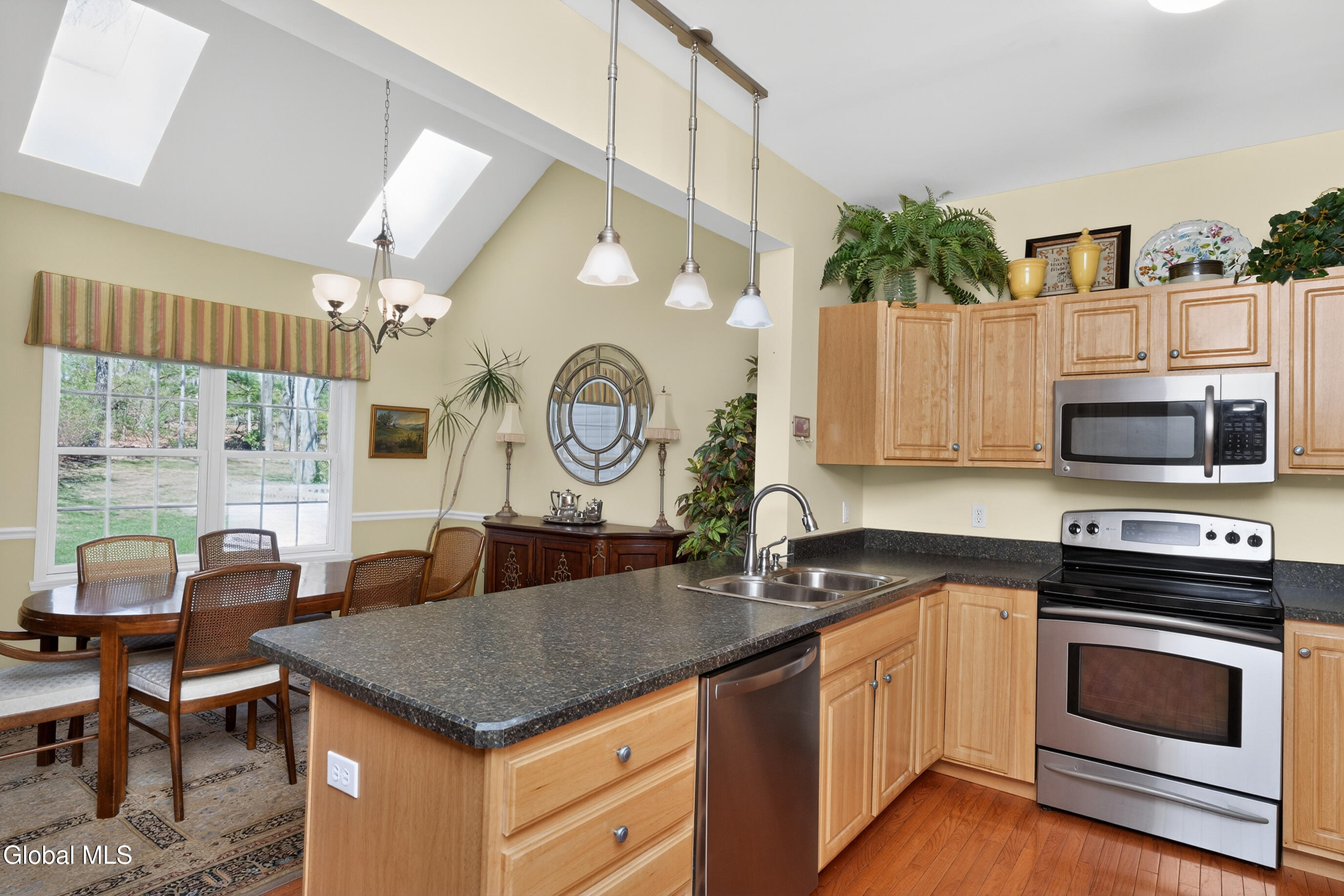 60 Oakmont Street Niskayuna NY 12309