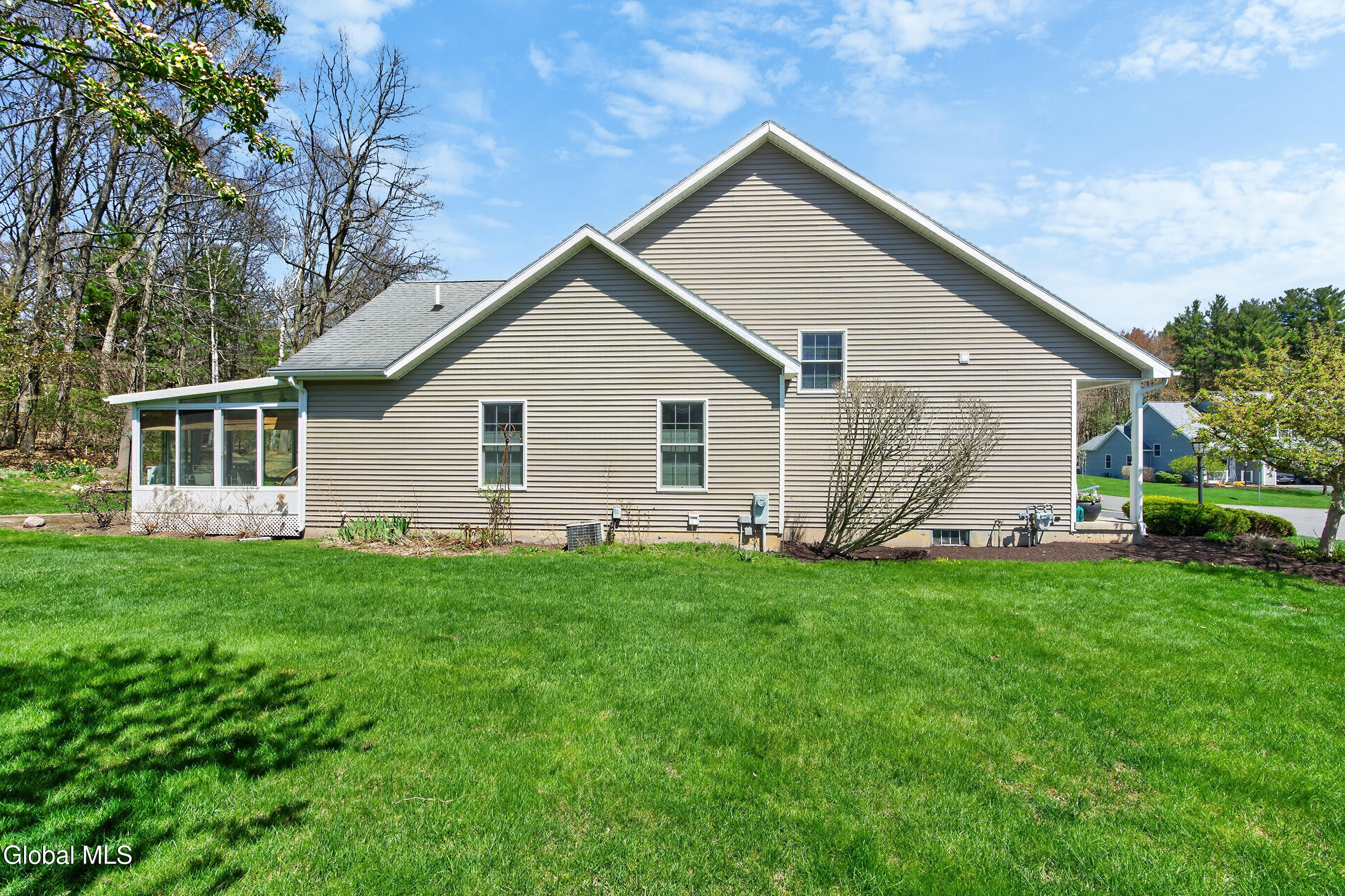 60 Oakmont Street Niskayuna NY 12309