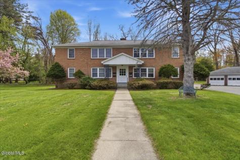 11 Kensington Court Delmar NY 12054
