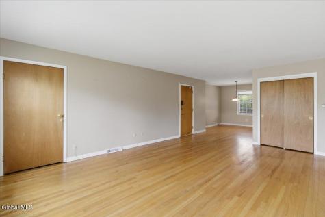 11 Kensington Court Delmar NY 12054