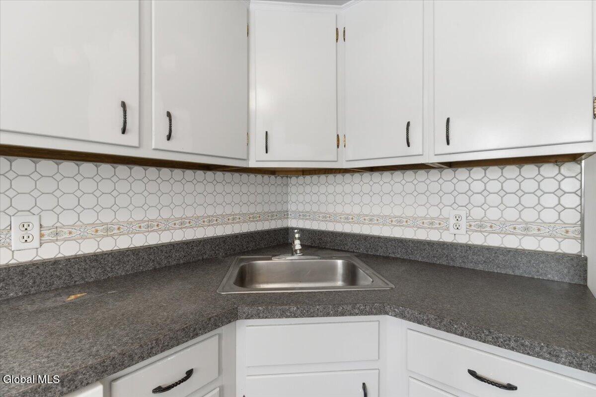 11 Kensington Court Delmar NY 12054