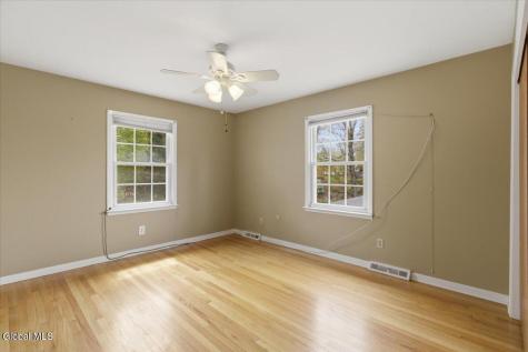 11 Kensington Court Delmar NY 12054