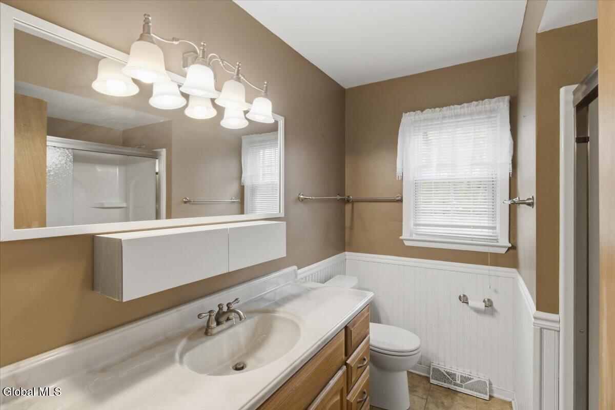 11 Kensington Court Delmar NY 12054