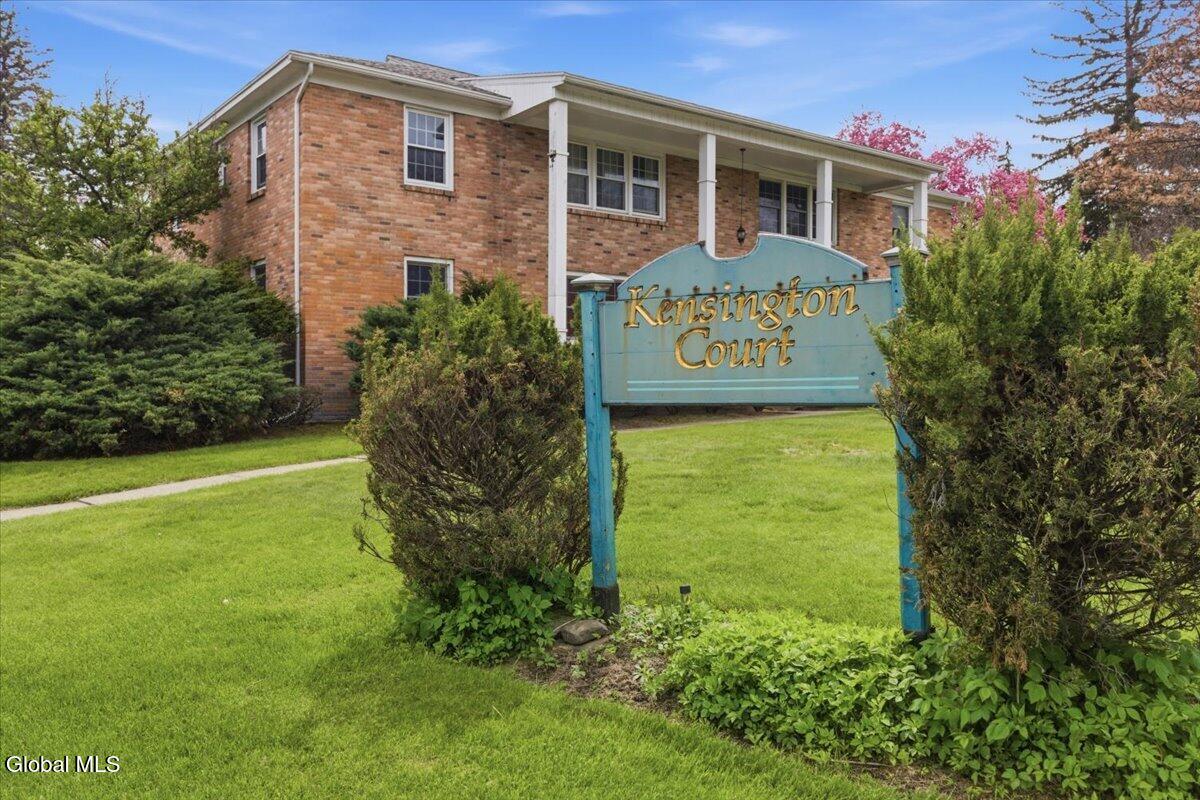 11 Kensington Court Delmar NY 12054