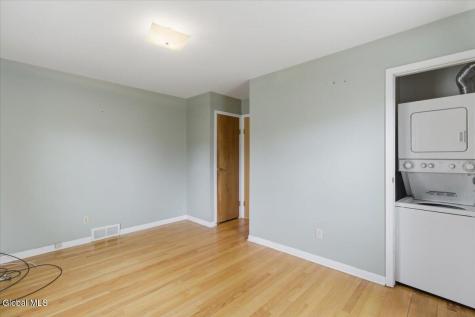 11 Kensington Court Delmar NY 12054