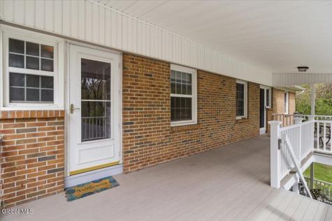 11 Kensington Court Delmar NY 12054
