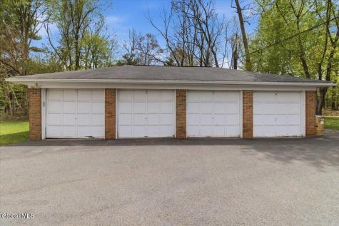 11 Kensington Court Delmar NY 12054