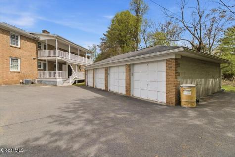 11 Kensington Court Delmar NY 12054