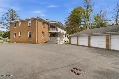 11 Kensington Court Delmar NY 12054