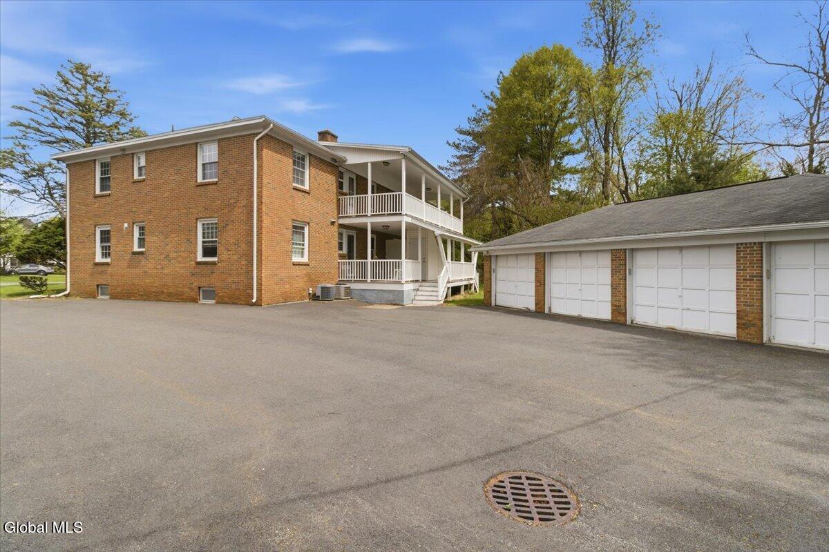 11 Kensington Court Delmar NY 12054