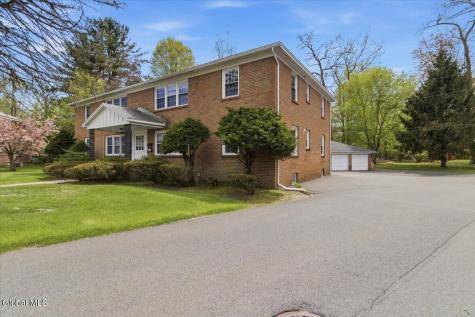 11 Kensington Court Delmar NY 12054