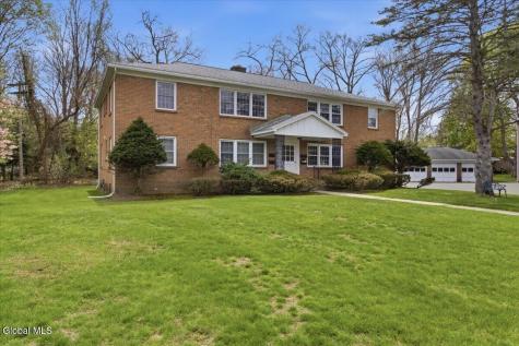 11 Kensington Court Delmar NY 12054