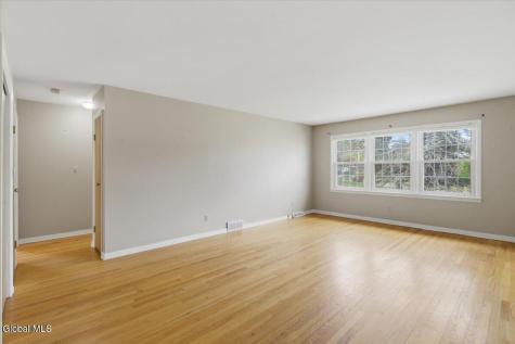 11 Kensington Court Delmar NY 12054