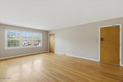 11 Kensington Court Delmar NY 12054