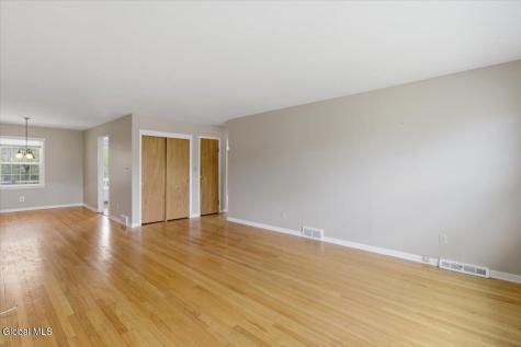 11 Kensington Court Delmar NY 12054