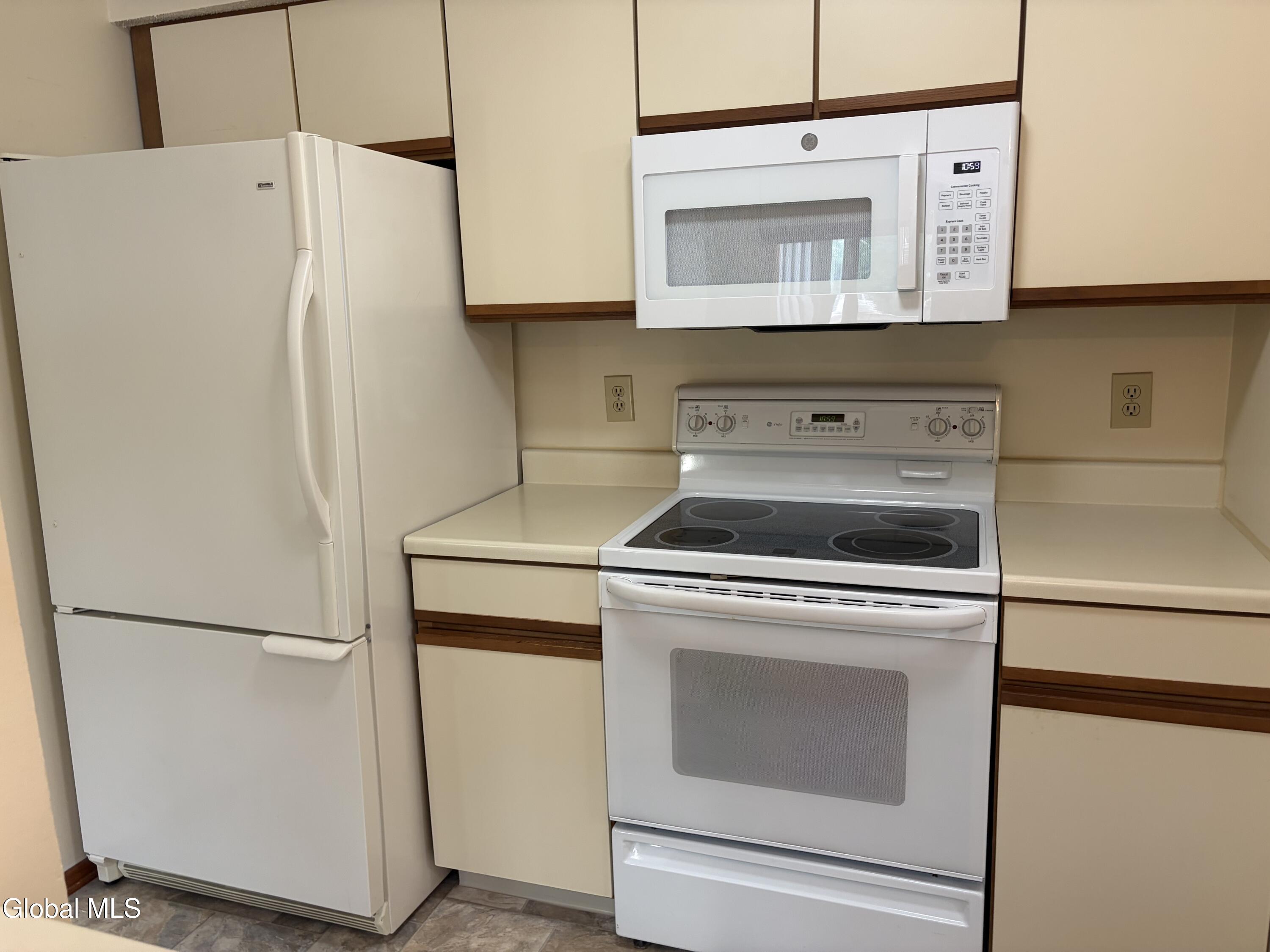 211 Grenadier Court Clifton Park NY 12065