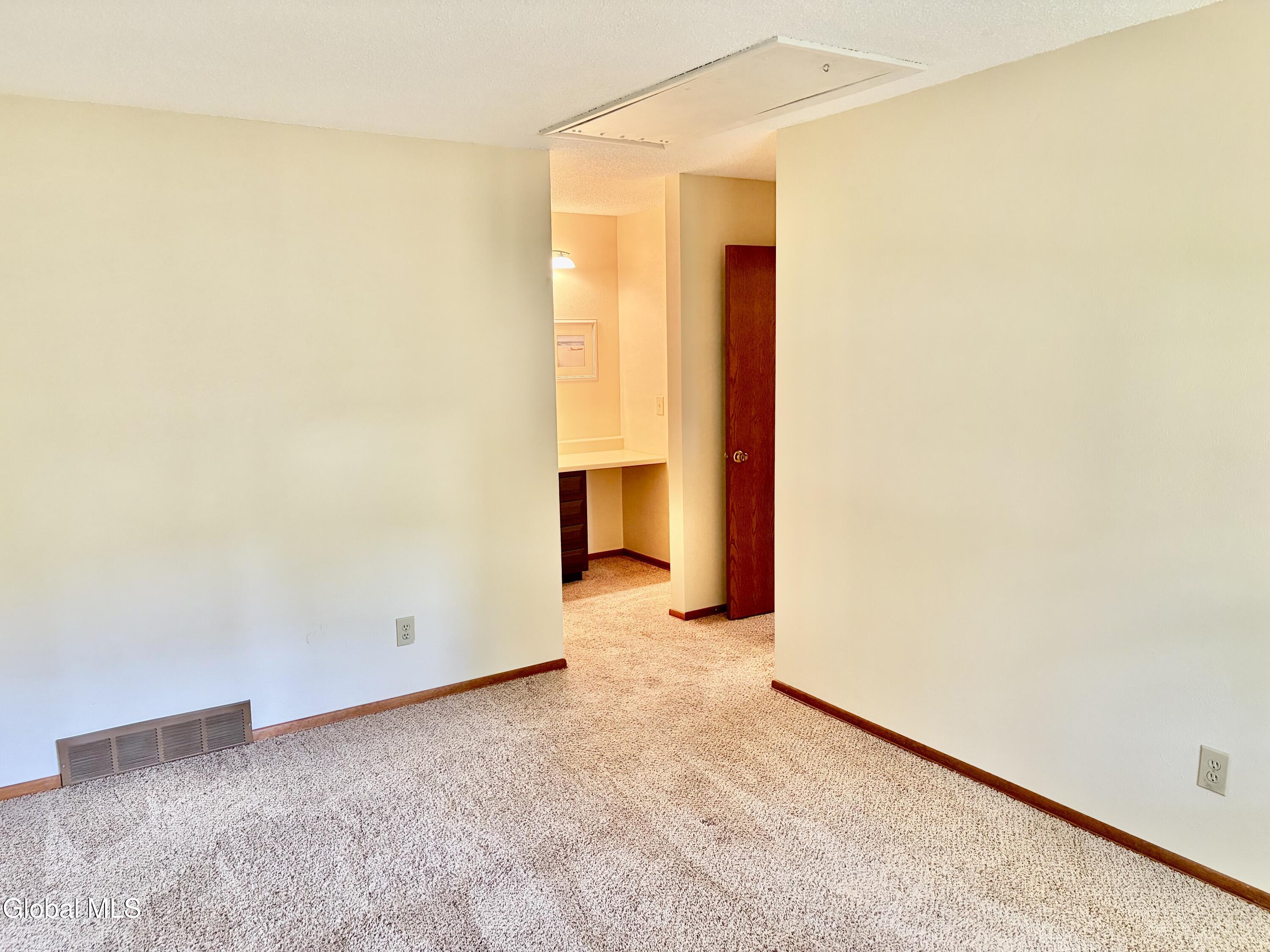 211 Grenadier Court Clifton Park NY 12065