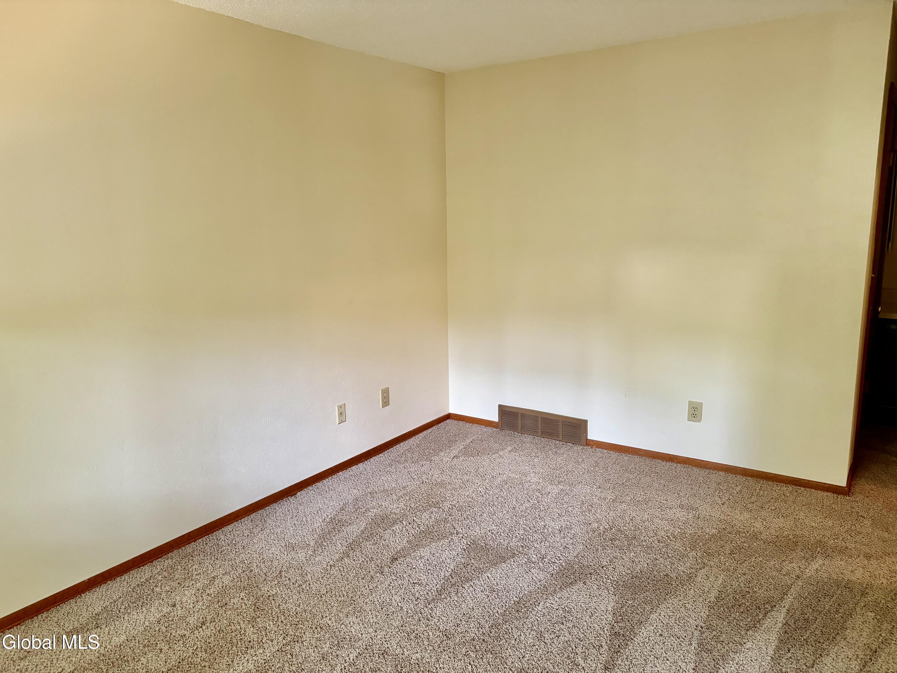 211 Grenadier Court Clifton Park NY 12065