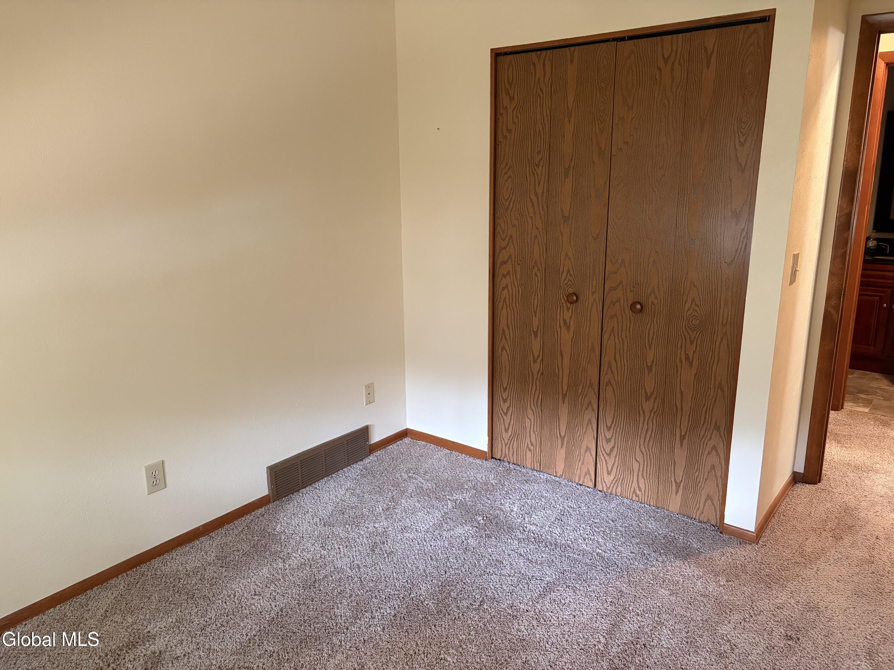 211 Grenadier Court Clifton Park NY 12065