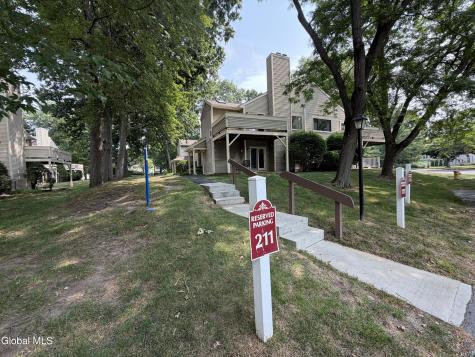 211 Grenadier Court Clifton Park NY 12065