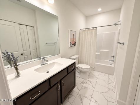15 Wardley Circle Cohoes NY 12047