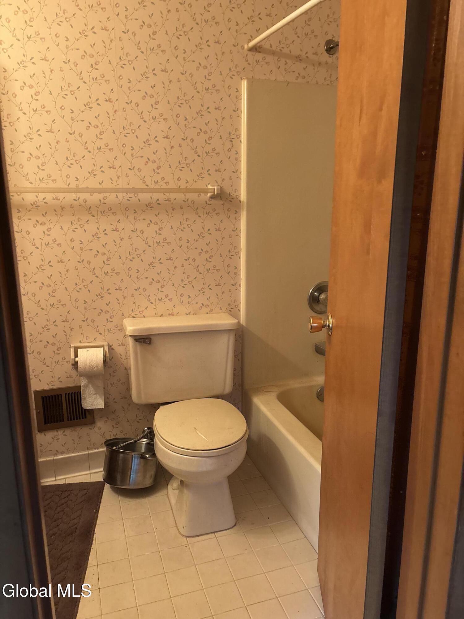 95 Harvard Road Watervliet NY 12189