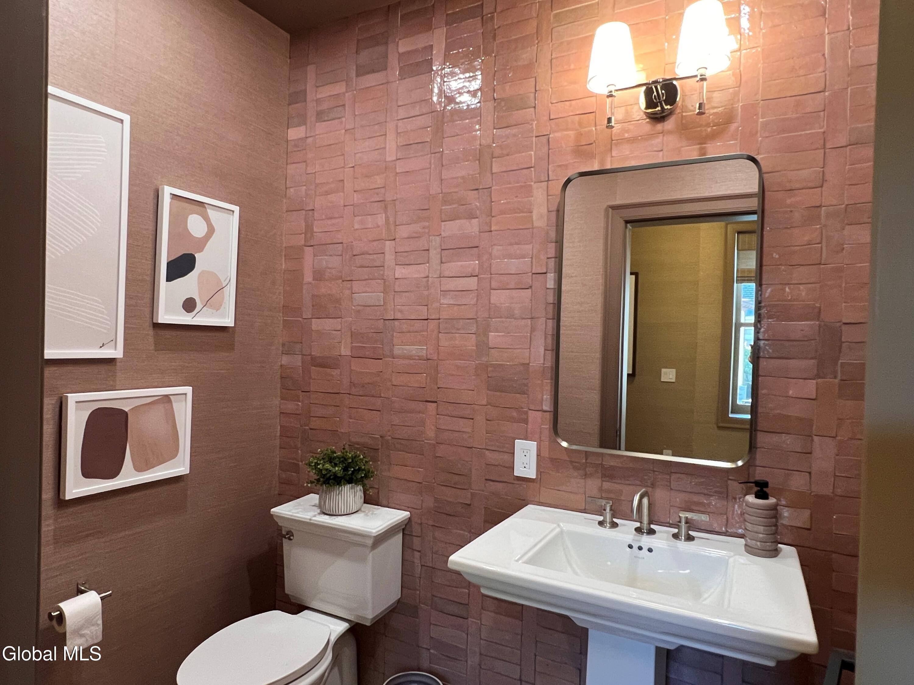 122 Regent Street Saratoga Springs NY 12866