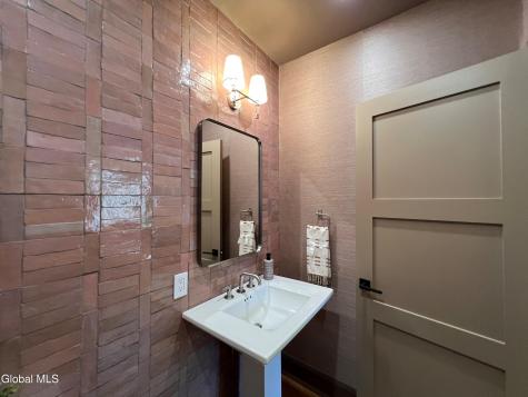 122 Regent Street Saratoga Springs NY 12866