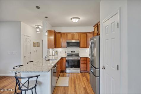 704 Grayson Place Glenville NY 12302
