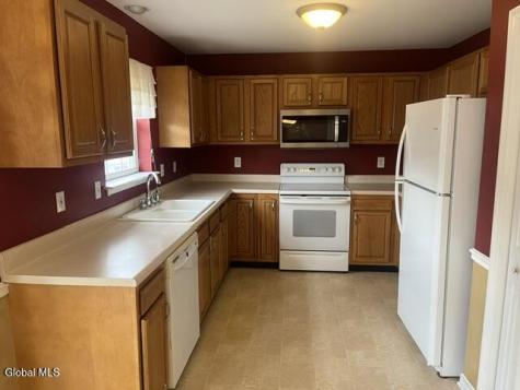 42 Morning Glory Way Schenectady NY 12306