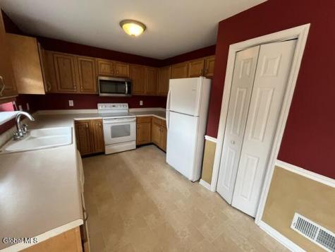 42 Morning Glory Way Schenectady NY 12306
