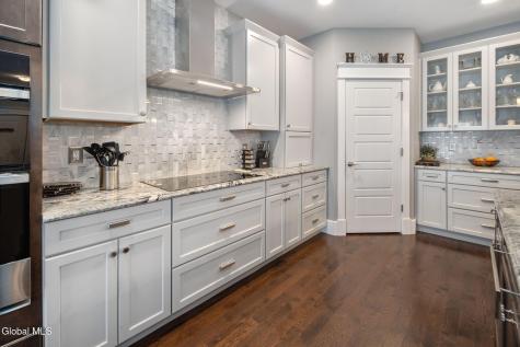 32 Stacey Way Troy NY 12180
