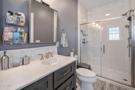 32 Stacey Way Troy NY 12180