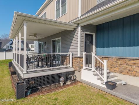 32 Stacey Way Troy NY 12180
