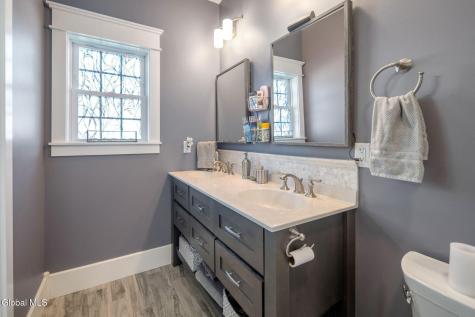 32 Stacey Way Troy NY 12180