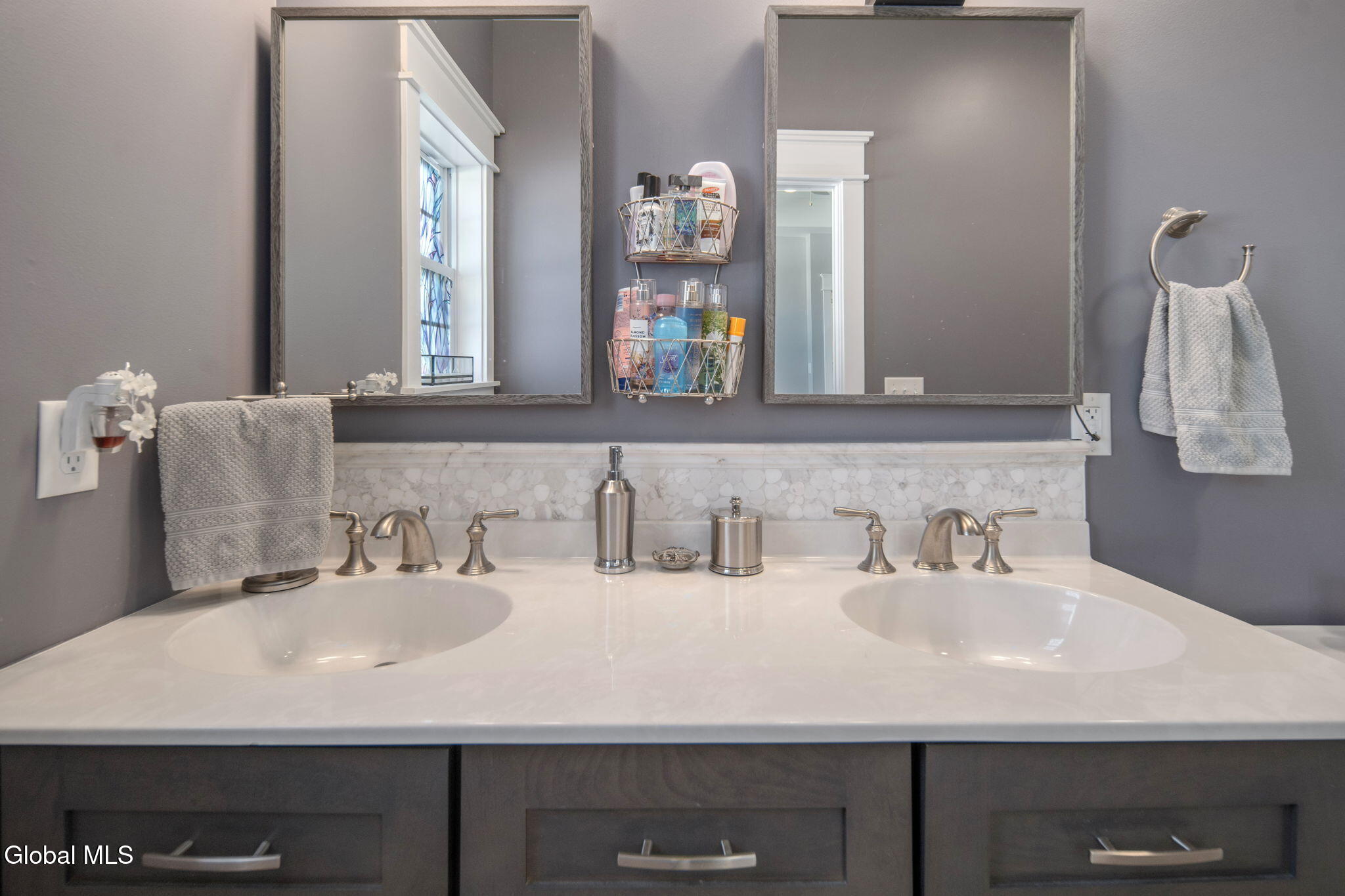 32 Stacey Way Troy NY 12180