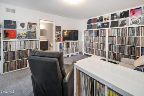 32 Stacey Way Troy NY 12180