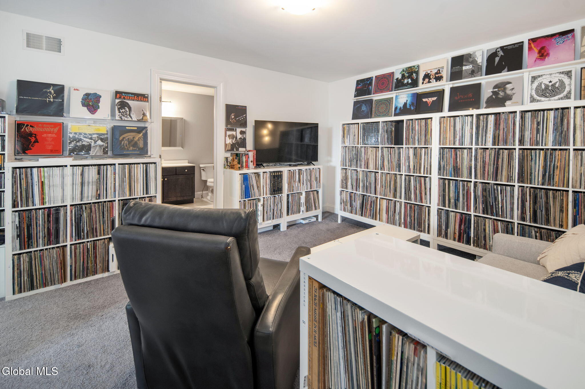 32 Stacey Way Troy NY 12180