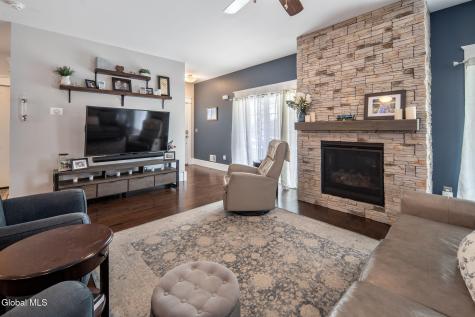 32 Stacey Way Troy NY 12180