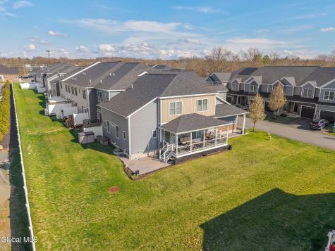 32 Stacey Way Troy NY 12180